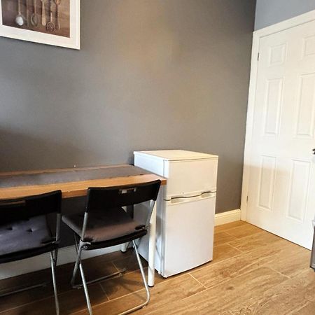 Shirley Apartments, Cozy Studio, Self Check In, 10 Min Drive To City Centre, Walking To Redbridge Train Station Southampton Zewnętrze zdjęcie